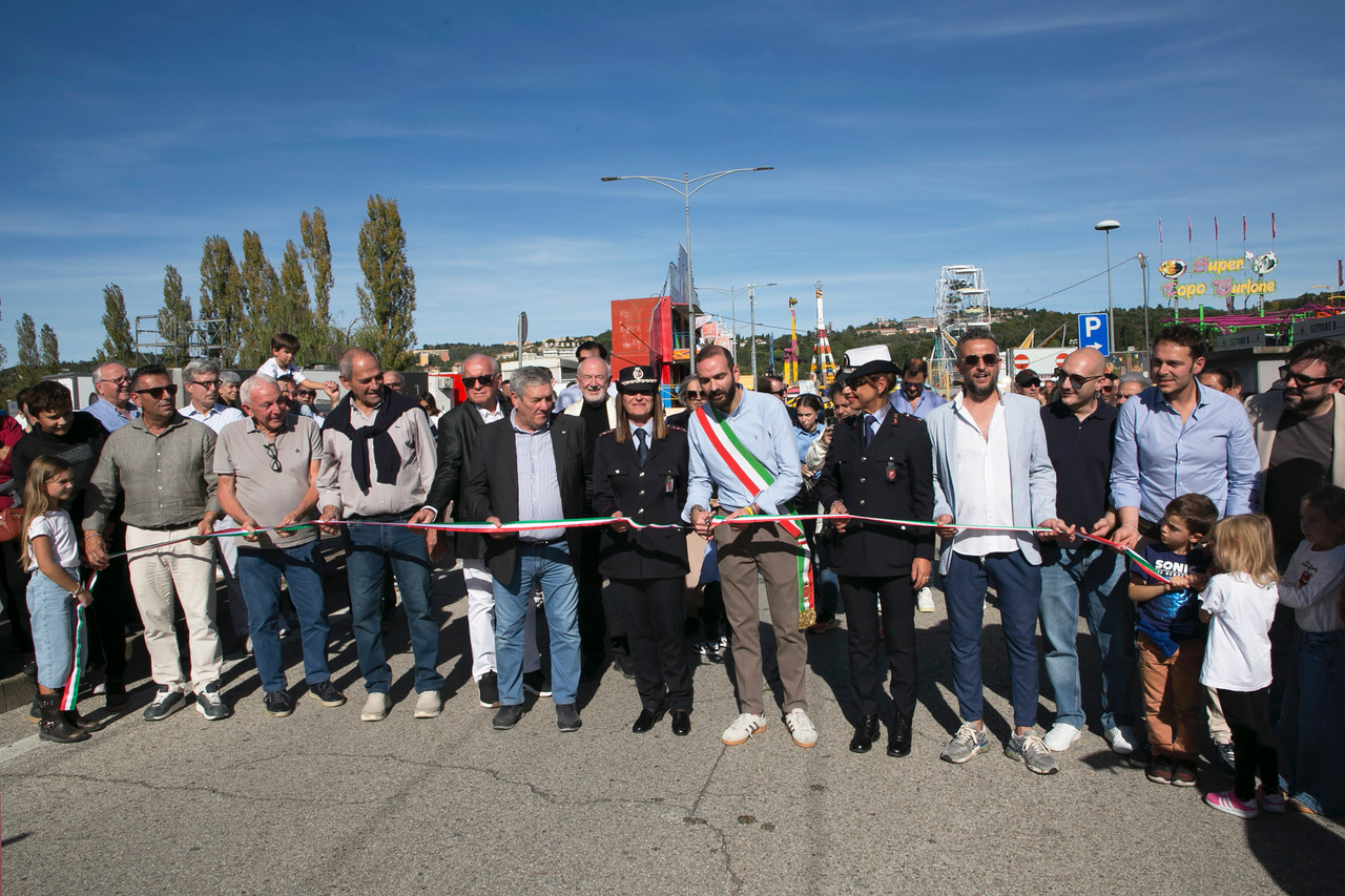 A Perugia inaugurati i Baracconi 2025: al via la 102ª edizione del luna park itinerante più grande d’Italia (foto e video) 59 A Perugia inaugurati i Baracconi 2025: al via la 102ª edizione del luna park itinerante più grande d’Italia (foto e video) 58