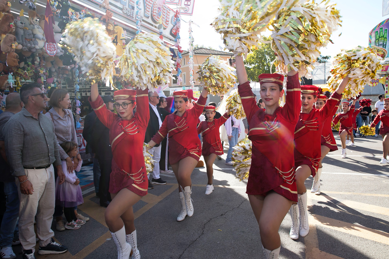 A Perugia inaugurati i Baracconi 2025: al via la 102ª edizione del luna park itinerante più grande d’Italia (foto e video) 73 A Perugia inaugurati i Baracconi 2025: al via la 102ª edizione del luna park itinerante più grande d’Italia (foto e video) 72