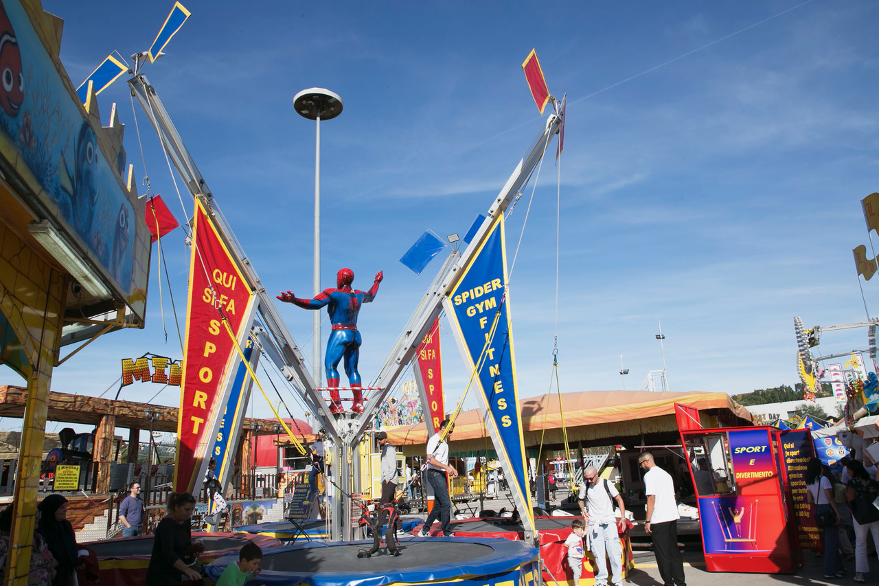 A Perugia inaugurati i Baracconi 2025: al via la 102ª edizione del luna park itinerante più grande d’Italia (foto e video) 79 A Perugia inaugurati i Baracconi 2025: al via la 102ª edizione del luna park itinerante più grande d’Italia (foto e video) 78