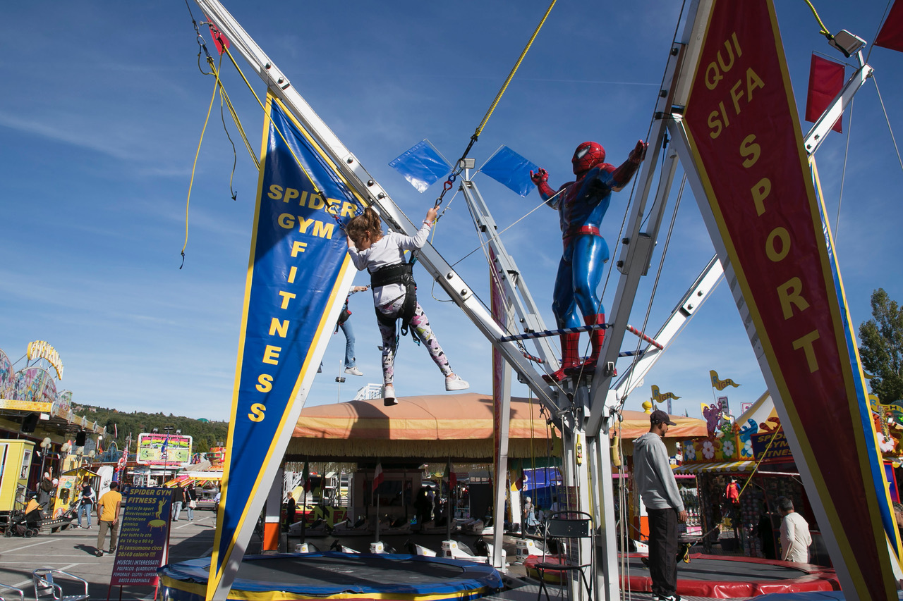 A Perugia inaugurati i Baracconi 2025: al via la 102ª edizione del luna park itinerante più grande d’Italia (foto e video) 81 A Perugia inaugurati i Baracconi 2025: al via la 102ª edizione del luna park itinerante più grande d’Italia (foto e video) 80