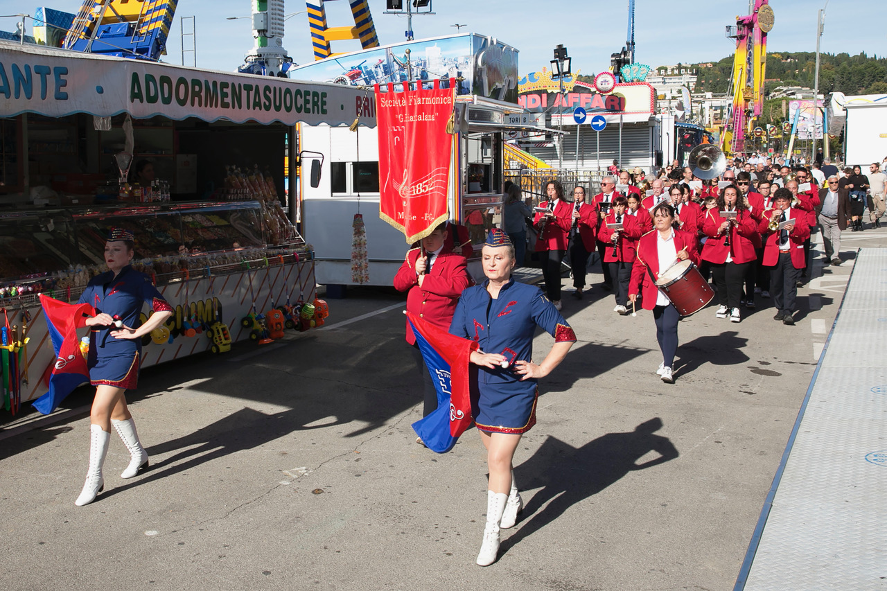 A Perugia inaugurati i Baracconi 2025: al via la 102ª edizione del luna park itinerante più grande d’Italia (foto e video) 85 A Perugia inaugurati i Baracconi 2025: al via la 102ª edizione del luna park itinerante più grande d’Italia (foto e video) 84