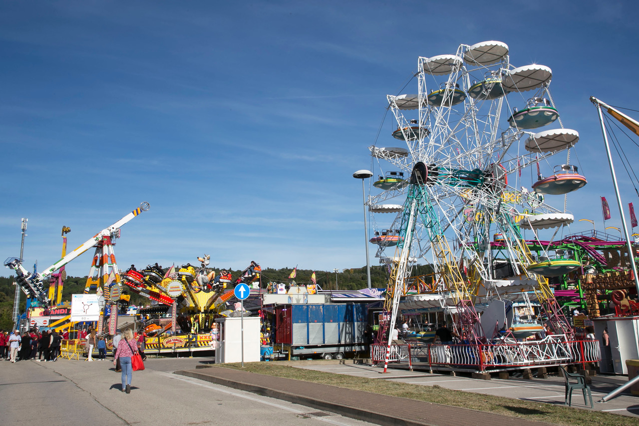 A Perugia inaugurati i Baracconi 2025: al via la 102ª edizione del luna park itinerante più grande d’Italia (foto e video) 91 A Perugia inaugurati i Baracconi 2025: al via la 102ª edizione del luna park itinerante più grande d’Italia (foto e video) 90