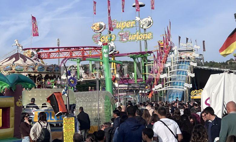 Baracconi Perugia nel segno del divertimento: il Luna Park fa il pienone nel weekend (foto) 2 Baracconi Perugia nel segno del divertimento: il Luna Park fa il pienone nel weekend (foto) 1