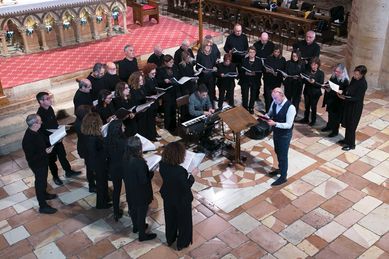 Assisi Pax Mundi 2025 si chiude con un bilancio di successo, ora la prima de "Il trittico francescano" (foto) 10 Assisi Pax Mundi 2025 si chiude con un bilancio di successo, ora la prima de "Il trittico francescano" (foto) 9