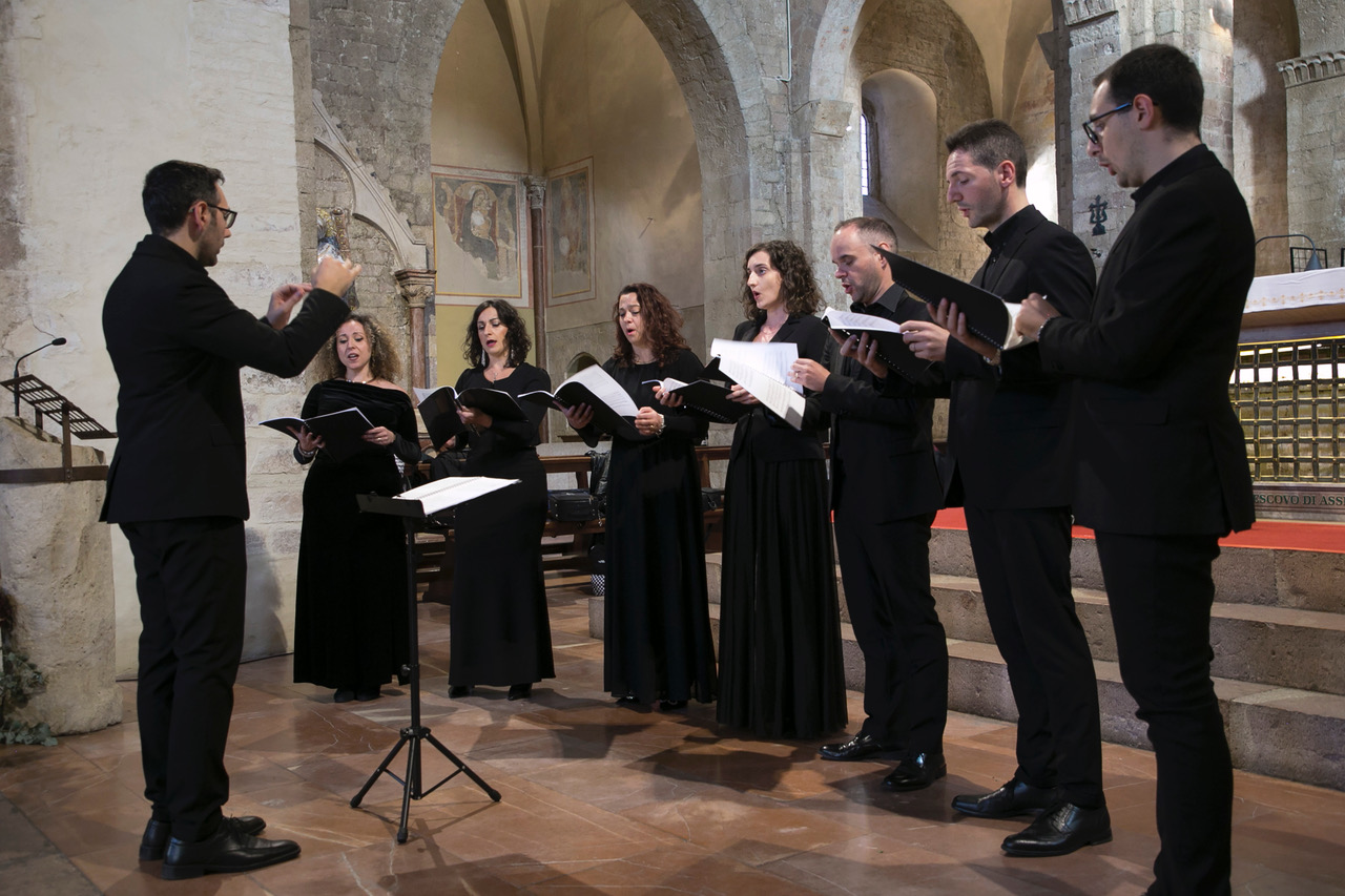 Assisi Pax Mundi 2025 si chiude con un bilancio di successo, ora la prima de "Il trittico francescano" (foto) 24 Assisi Pax Mundi 2025 si chiude con un bilancio di successo, ora la prima de "Il trittico francescano" (foto) 23