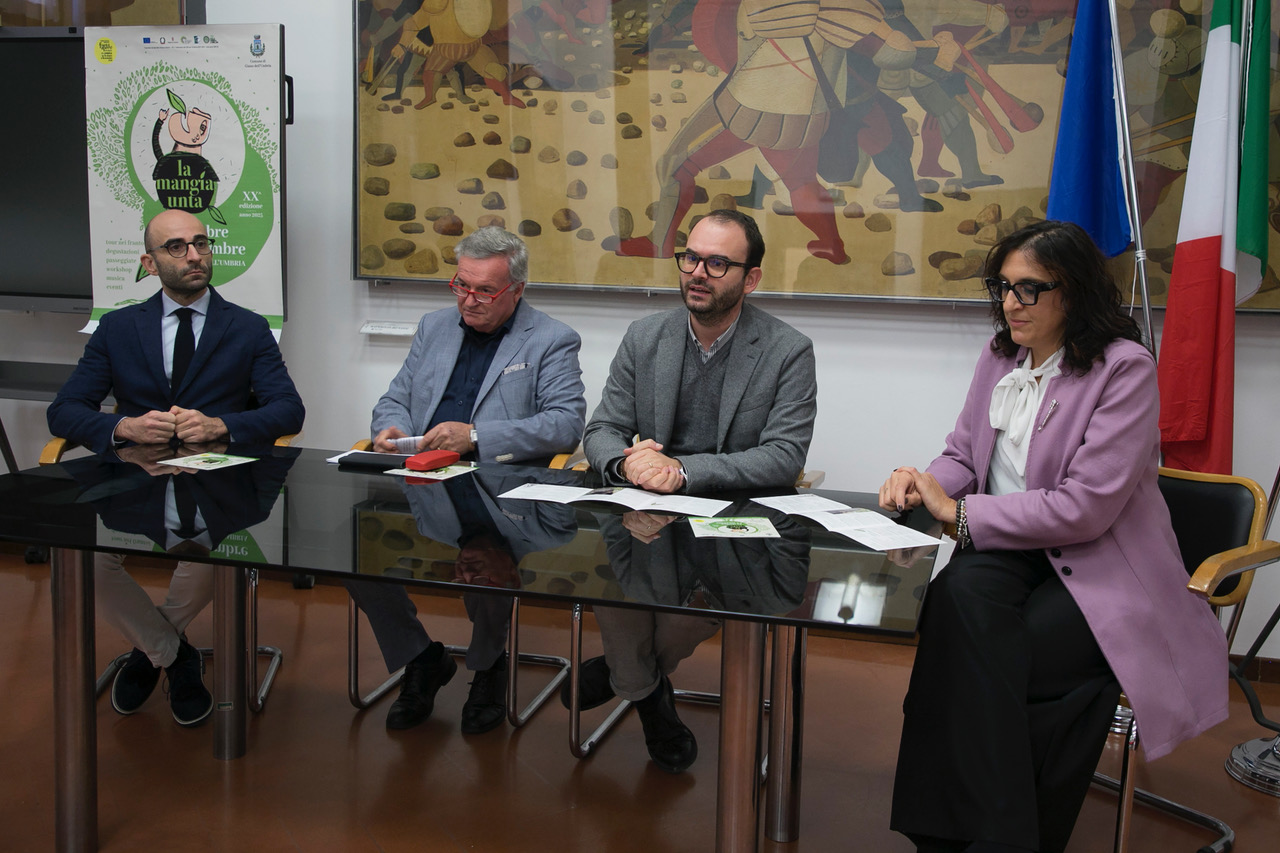 Giano dell’Umbria celebra la 20ª edizione de "La Mangiaunta" (foto+video) 8 Giano dell’Umbria celebra la 20ª edizione de "La Mangiaunta" (foto+video) 7