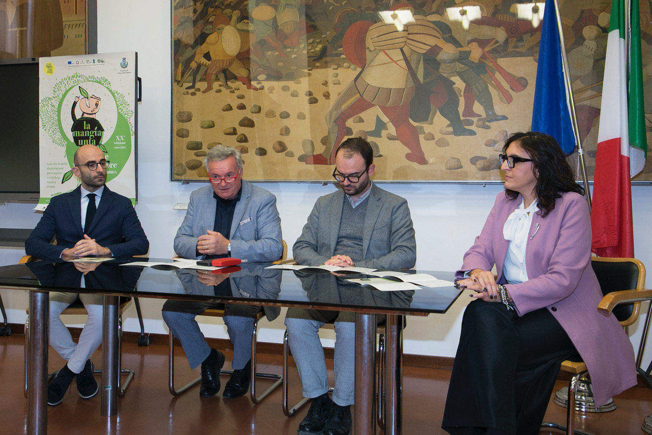 Giano dell’Umbria celebra la 20ª edizione de "La Mangiaunta" (foto+video) 16 Giano dell’Umbria celebra la 20ª edizione de "La Mangiaunta" (foto+video) 15