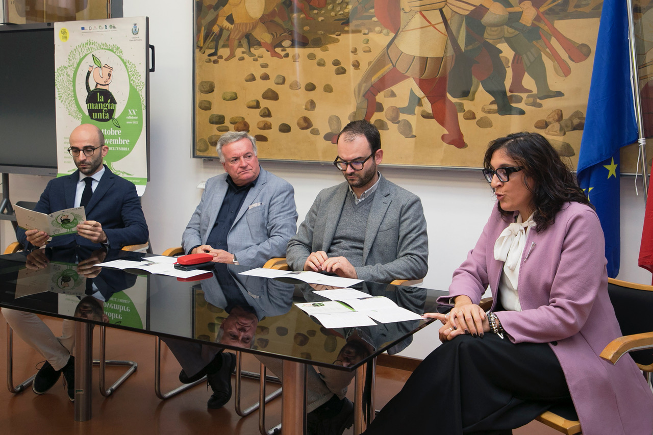 Giano dell’Umbria celebra la 20ª edizione de "La Mangiaunta" (foto+video) 26 Giano dell’Umbria celebra la 20ª edizione de "La Mangiaunta" (foto+video) 25