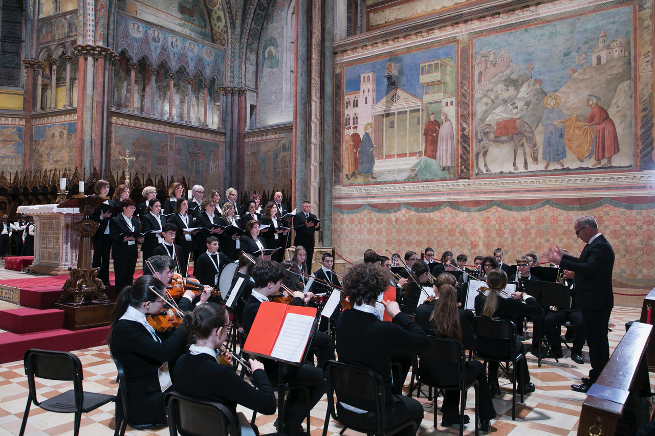 Assisi Pax Mundi 2025 si chiude con un bilancio di successo, ora la prima de "Il trittico francescano" (foto) 26 Assisi Pax Mundi 2025 si chiude con un bilancio di successo, ora la prima de "Il trittico francescano" (foto) 25