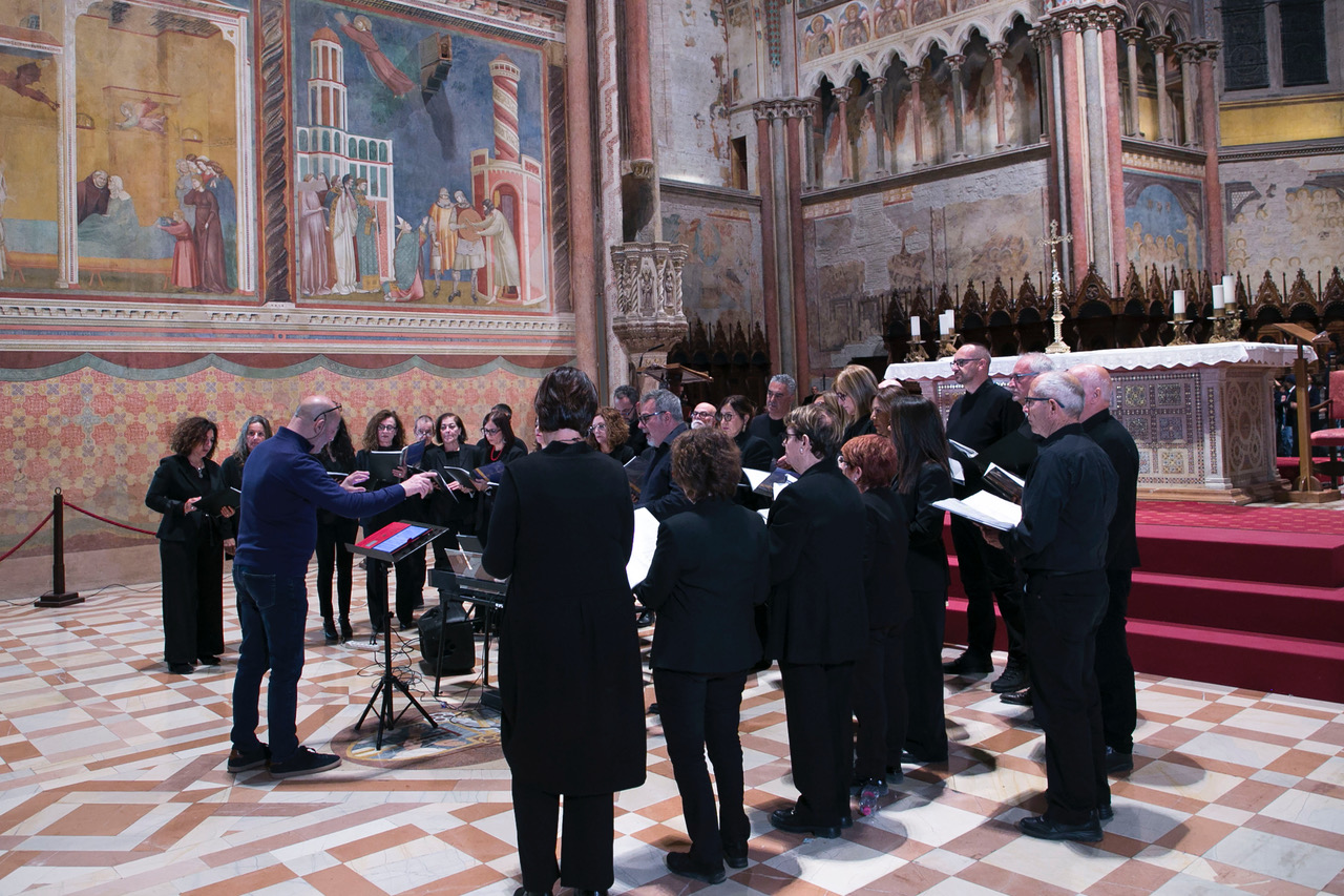 Assisi Pax Mundi 2025 si chiude con un bilancio di successo, ora la prima de "Il trittico francescano" (foto) 28 Assisi Pax Mundi 2025 si chiude con un bilancio di successo, ora la prima de "Il trittico francescano" (foto) 27