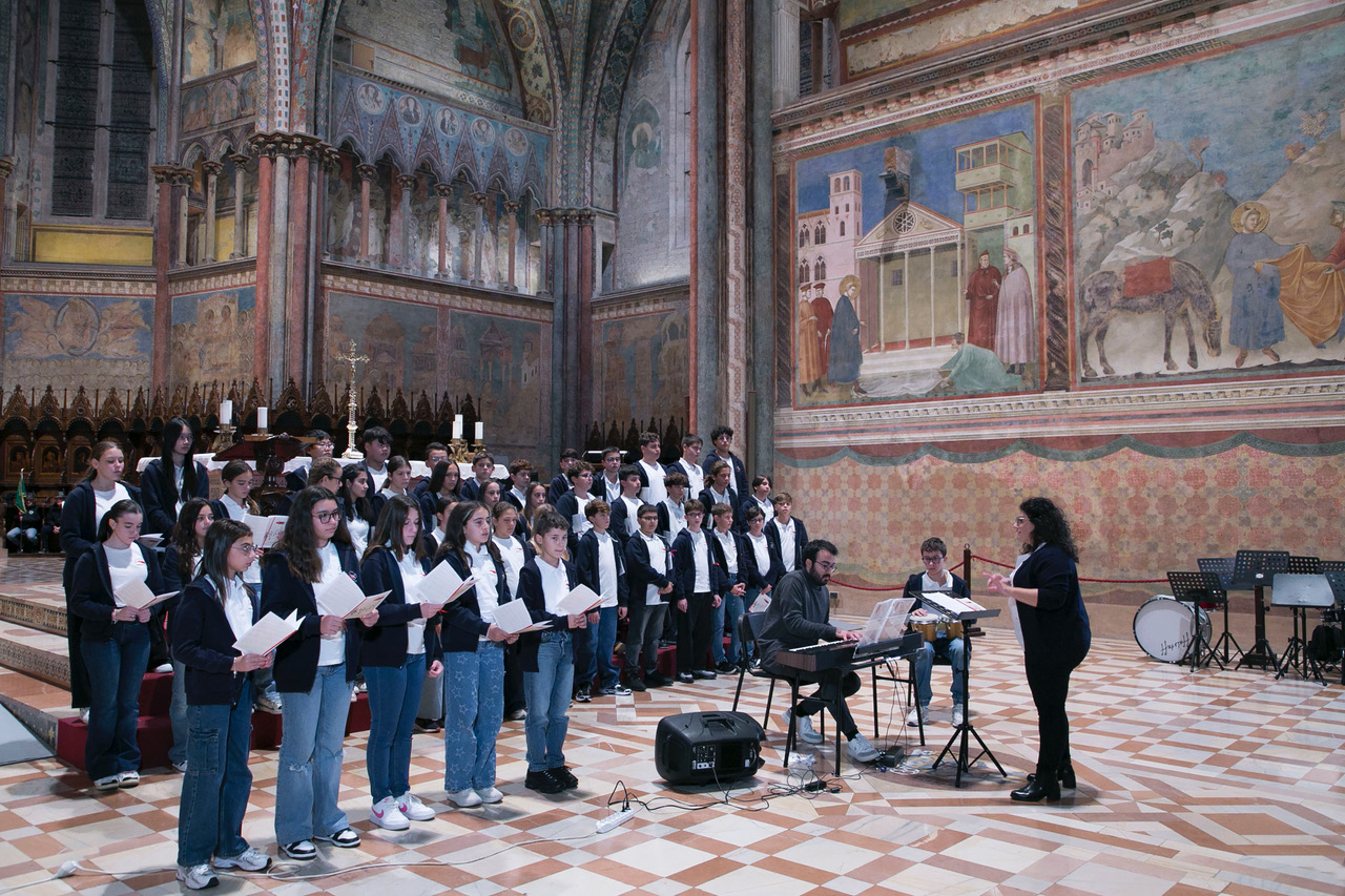 Assisi Pax Mundi 2025 si chiude con un bilancio di successo, ora la prima de "Il trittico francescano" (foto) 30 Assisi Pax Mundi 2025 si chiude con un bilancio di successo, ora la prima de "Il trittico francescano" (foto) 29