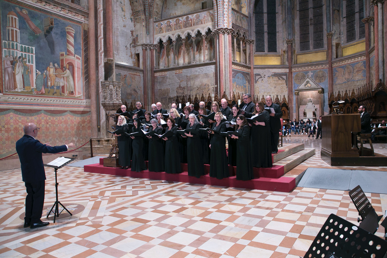 Assisi Pax Mundi 2025 si chiude con un bilancio di successo, ora la prima de "Il trittico francescano" (foto) 34 Assisi Pax Mundi 2025 si chiude con un bilancio di successo, ora la prima de "Il trittico francescano" (foto) 33