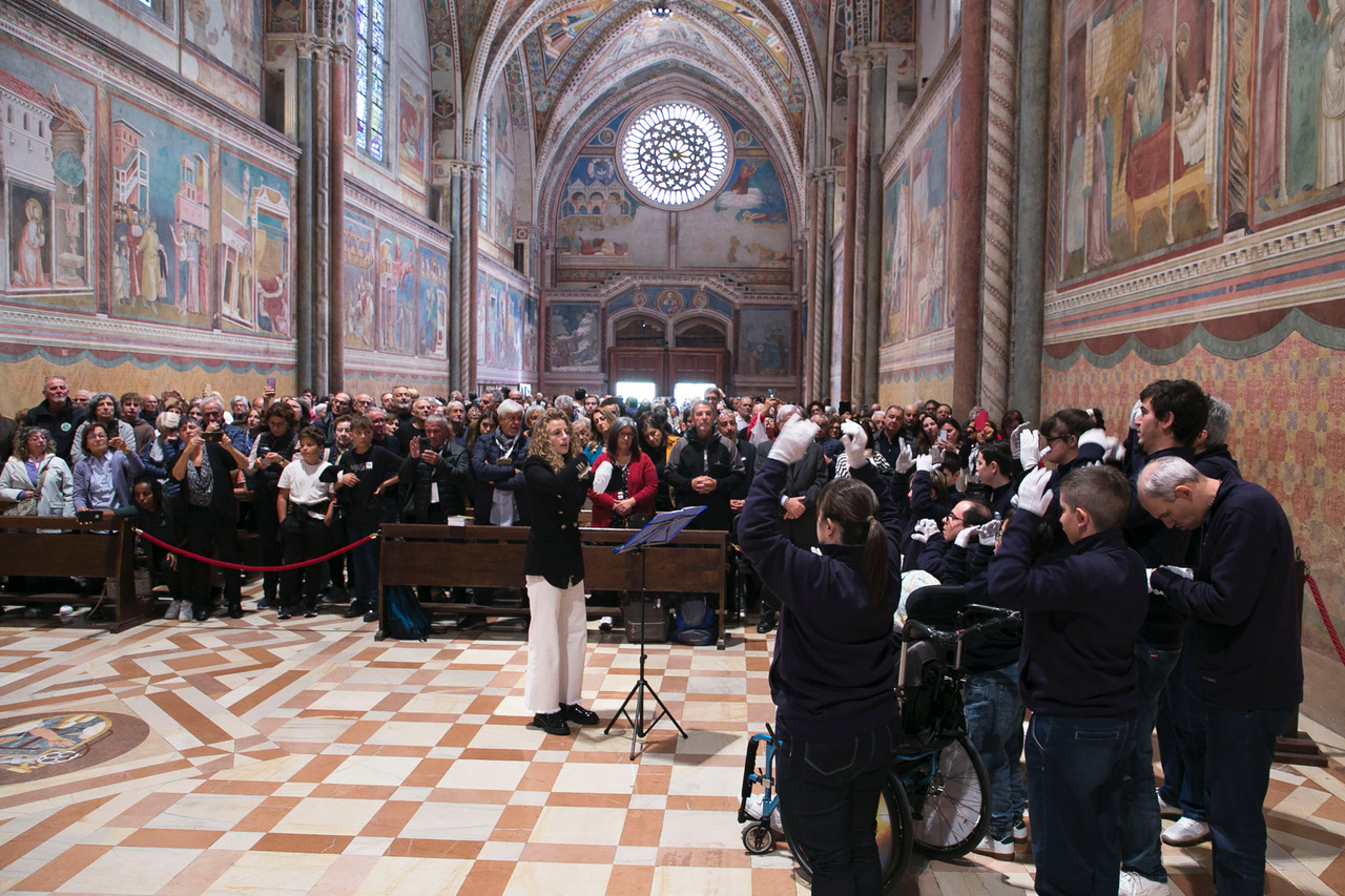 Assisi Pax Mundi 2025 si chiude con un bilancio di successo, ora la prima de "Il trittico francescano" (foto) 78 Assisi Pax Mundi 2025 si chiude con un bilancio di successo, ora la prima de "Il trittico francescano" (foto) 77