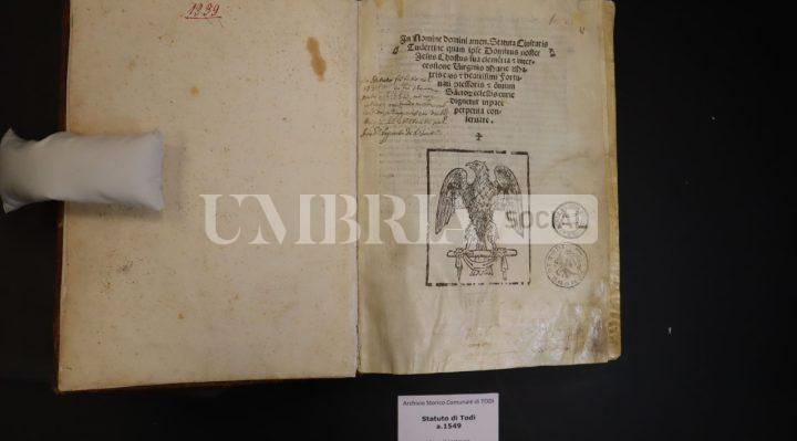 Il più antico Statuto medioevale dell'Umbria in mostra a Todi 2 Il più antico Statuto medioevale dell'Umbria in mostra a Todi 1