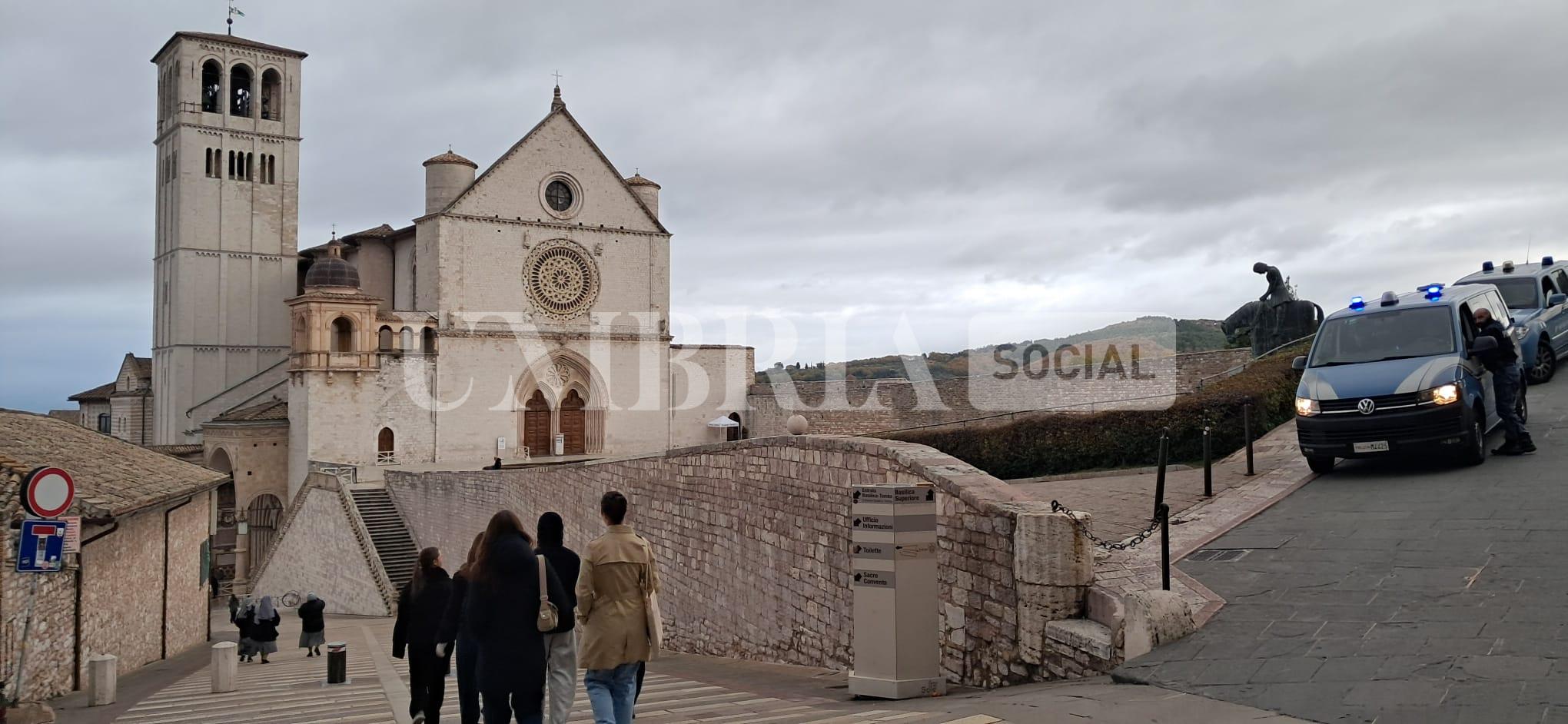 Papa Leone in Umbria: tra Assisi e Montefalco tanti fedeli per il Pontefice (foto) 8 Papa Leone in Umbria: tra Assisi e Montefalco tanti fedeli per il Pontefice (foto) 7