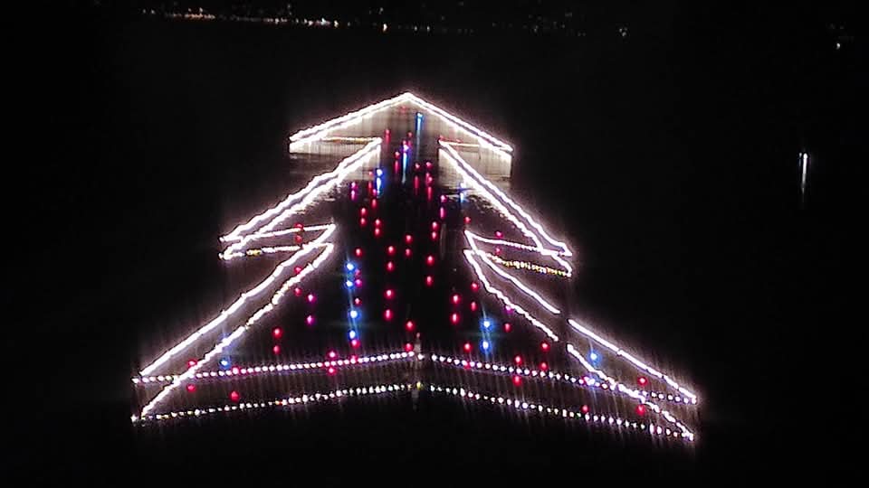 Luci sul Trasimeno 2025, il Natale delle meraviglie accende Castiglione del Lago 6 Luci sul Trasimeno 2025, il Natale delle meraviglie accende Castiglione del Lago 5