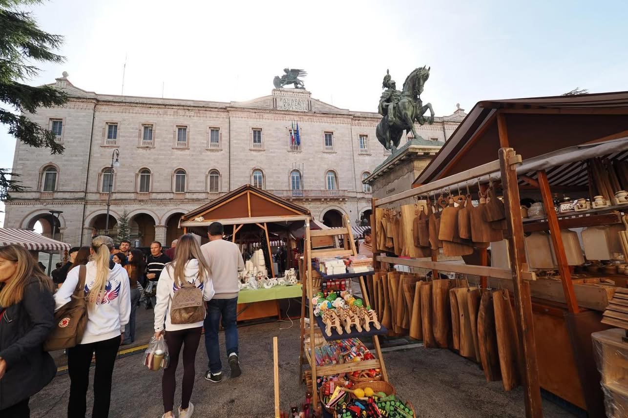 A Perugia il via alla Fiera dei Morti: è la più grande del centro Italia (foto) 6 A Perugia il via alla Fiera dei Morti: è la più grande del centro Italia (foto) 5