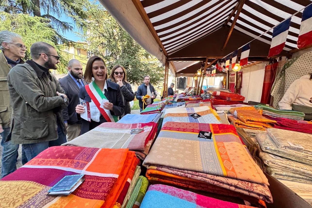 A Perugia il via alla Fiera dei Morti: è la più grande del centro Italia (foto) 14 A Perugia il via alla Fiera dei Morti: è la più grande del centro Italia (foto) 13