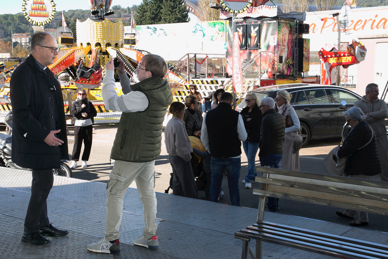 Celebrazione al Luna Park: la messa del vescovo Maffeis esalta il valore della comunità e della gioia condivisa (foto) 6 Celebrazione al Luna Park: la messa del vescovo Maffeis esalta il valore della comunità e della gioia condivisa (foto) 5