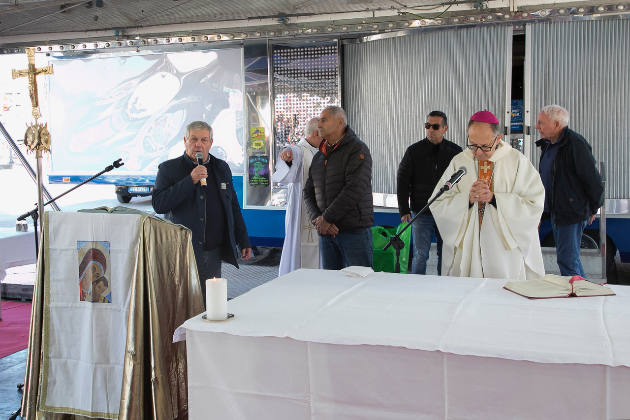 Celebrazione al Luna Park: la messa del vescovo Maffeis esalta il valore della comunità e della gioia condivisa (foto) 30 Celebrazione al Luna Park: la messa del vescovo Maffeis esalta il valore della comunità e della gioia condivisa (foto) 29