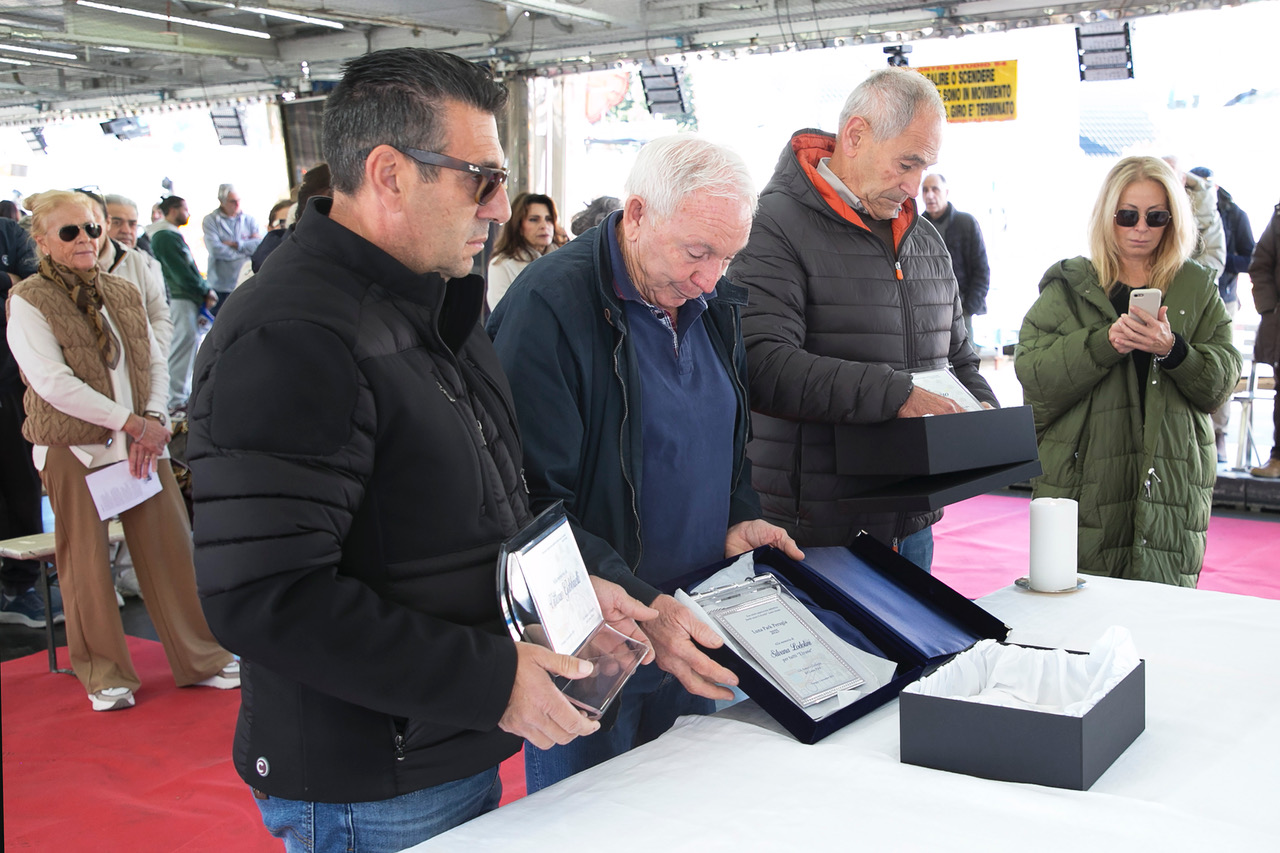 Celebrazione al Luna Park: la messa del vescovo Maffeis esalta il valore della comunità e della gioia condivisa (foto) 32 Celebrazione al Luna Park: la messa del vescovo Maffeis esalta il valore della comunità e della gioia condivisa (foto) 31