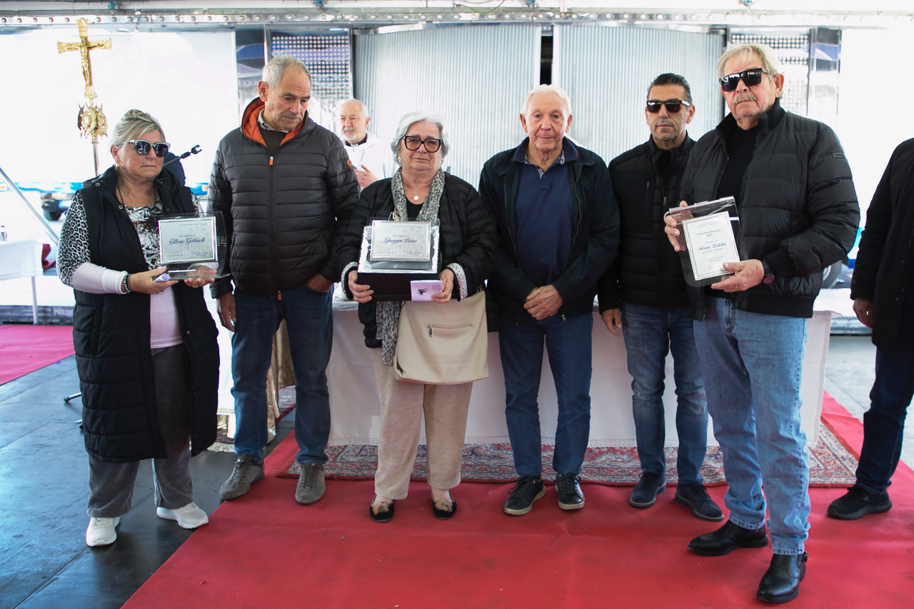Celebrazione al Luna Park: la messa del vescovo Maffeis esalta il valore della comunità e della gioia condivisa (foto) 44 Celebrazione al Luna Park: la messa del vescovo Maffeis esalta il valore della comunità e della gioia condivisa (foto) 43