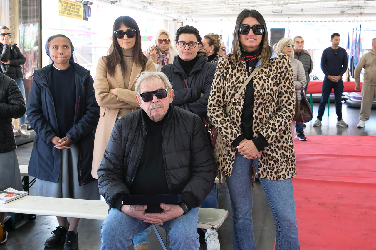 Celebrazione al Luna Park: la messa del vescovo Maffeis esalta il valore della comunità e della gioia condivisa (foto) 48 Celebrazione al Luna Park: la messa del vescovo Maffeis esalta il valore della comunità e della gioia condivisa (foto) 47