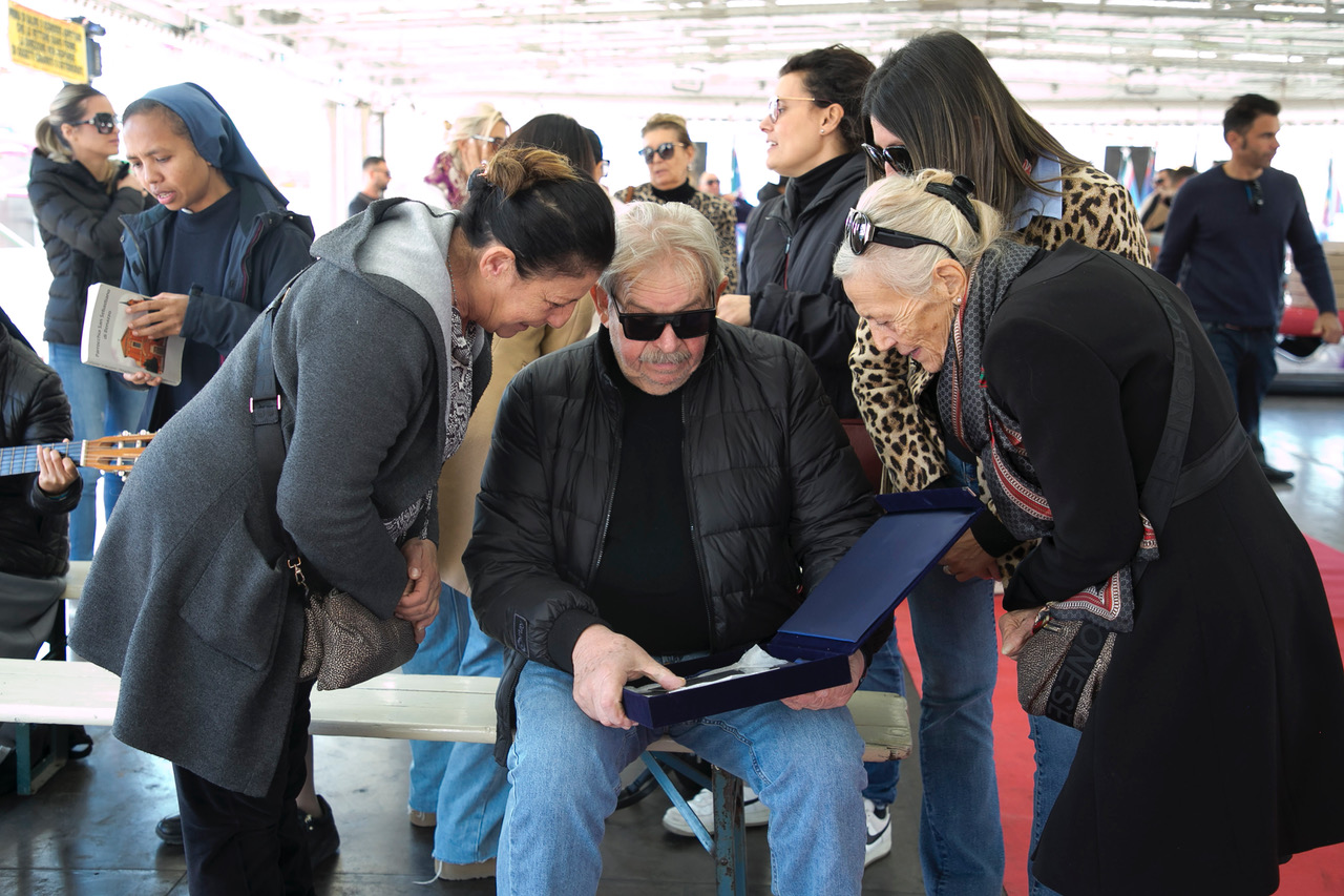Celebrazione al Luna Park: la messa del vescovo Maffeis esalta il valore della comunità e della gioia condivisa (foto) 56 Celebrazione al Luna Park: la messa del vescovo Maffeis esalta il valore della comunità e della gioia condivisa (foto) 55