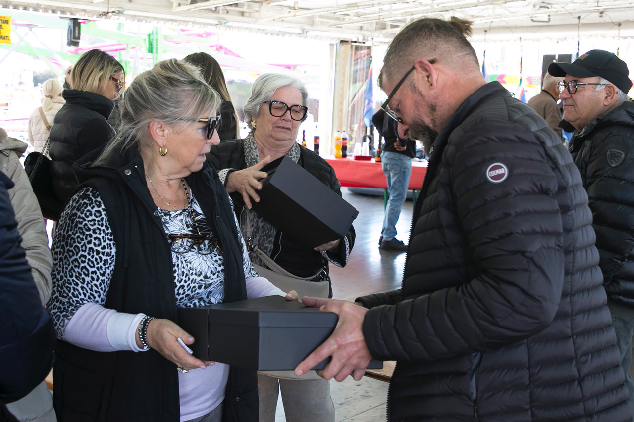 Celebrazione al Luna Park: la messa del vescovo Maffeis esalta il valore della comunità e della gioia condivisa (foto) 60 Celebrazione al Luna Park: la messa del vescovo Maffeis esalta il valore della comunità e della gioia condivisa (foto) 59
