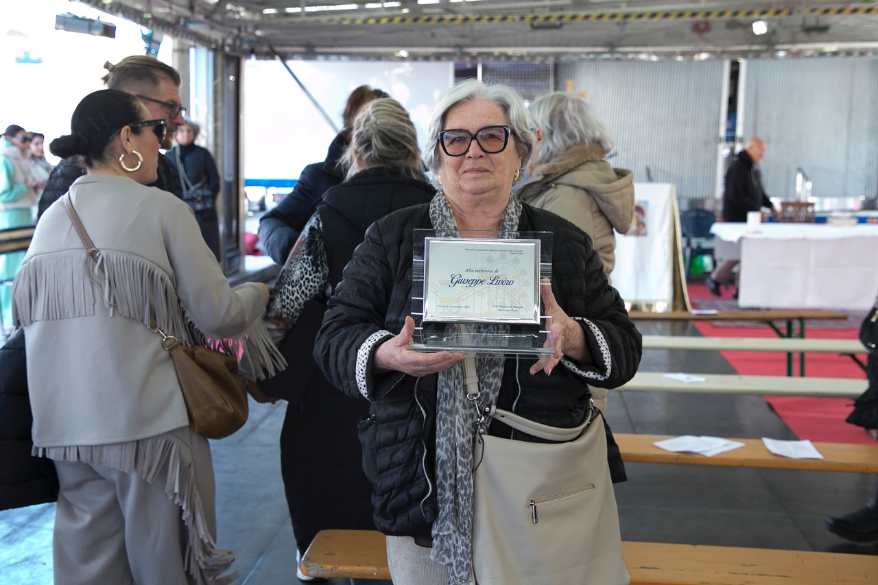 Celebrazione al Luna Park: la messa del vescovo Maffeis esalta il valore della comunità e della gioia condivisa (foto) 70 Celebrazione al Luna Park: la messa del vescovo Maffeis esalta il valore della comunità e della gioia condivisa (foto) 69