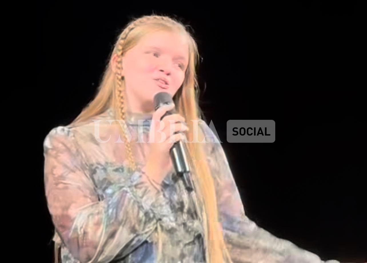 Linda Loreti, la voce umbra che incanta l’Europa: a 12 anni vola alla finale del Tour Music Fest 49