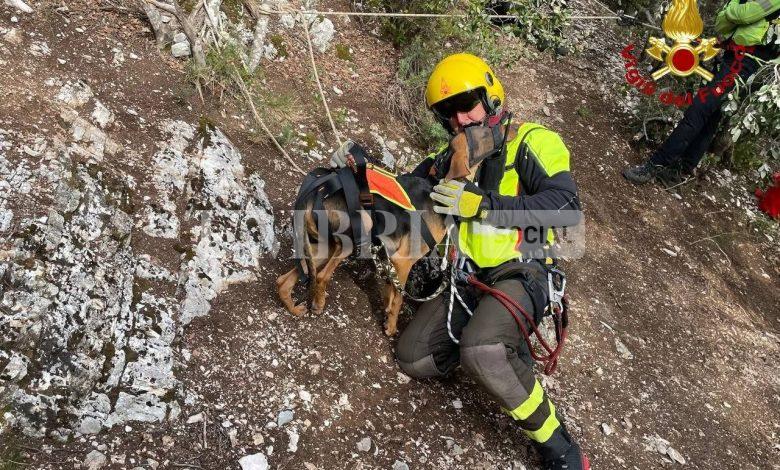 Cacciatori bloccati nella zona della Croce a Pale: intervento con elicottero dei Vigili del Fuoco (foto) 1