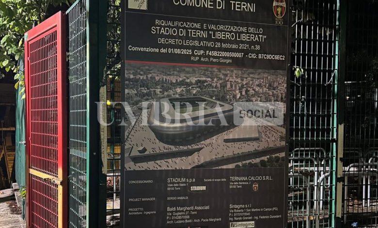 Terni, Bandecchi: “Via ai lavori per stadio e clinica”. Affissi i cartelli davanti al Liberati (foto) 1