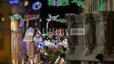 A Perugia è già Natale, accese ufficialmente le luminarie nel cuore del centro storico (foto) 7