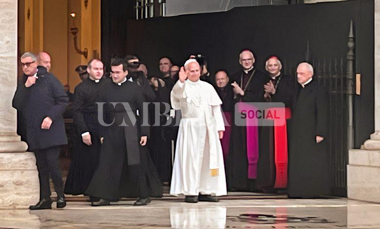Papa Leone in Umbria: tra Assisi e Montefalco tanti fedeli per il Pontefice (foto) 2 Papa Leone in Umbria: tra Assisi e Montefalco tanti fedeli per il Pontefice (foto) 1