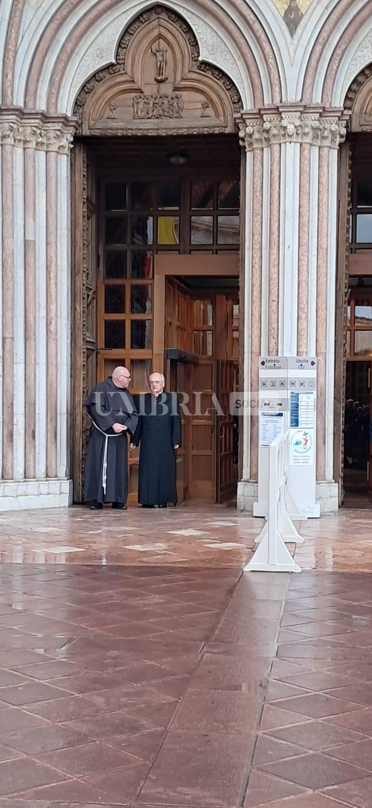 Papa Leone in Umbria: tra Assisi e Montefalco tanti fedeli per il Pontefice (foto) 14 Papa Leone in Umbria: tra Assisi e Montefalco tanti fedeli per il Pontefice (foto) 13