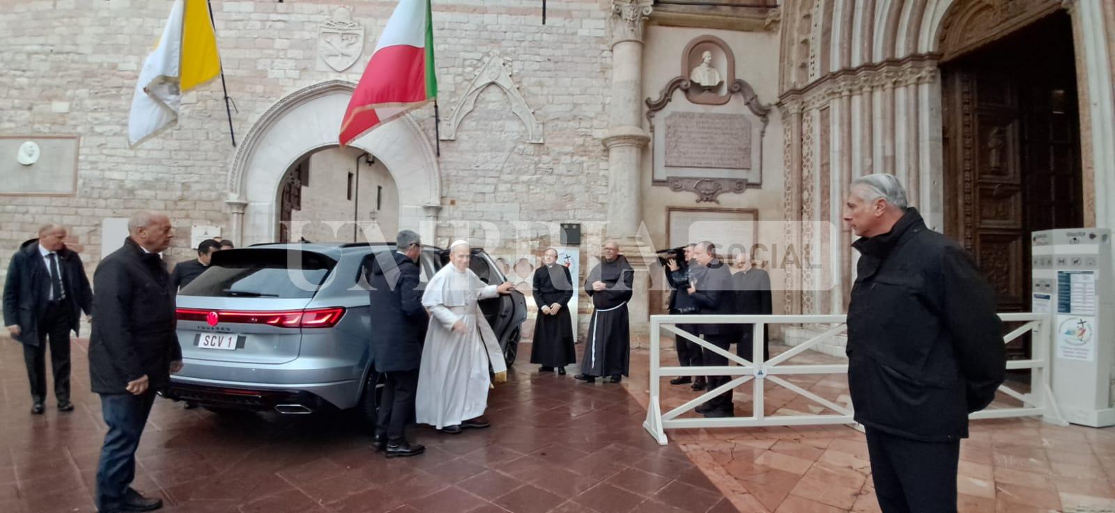 Papa Leone in Umbria: tra Assisi e Montefalco tanti fedeli per il Pontefice (foto) 22 Papa Leone in Umbria: tra Assisi e Montefalco tanti fedeli per il Pontefice (foto) 21