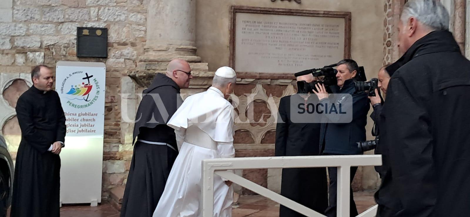 Papa Leone in Umbria: tra Assisi e Montefalco tanti fedeli per il Pontefice (foto) 24 Papa Leone in Umbria: tra Assisi e Montefalco tanti fedeli per il Pontefice (foto) 23