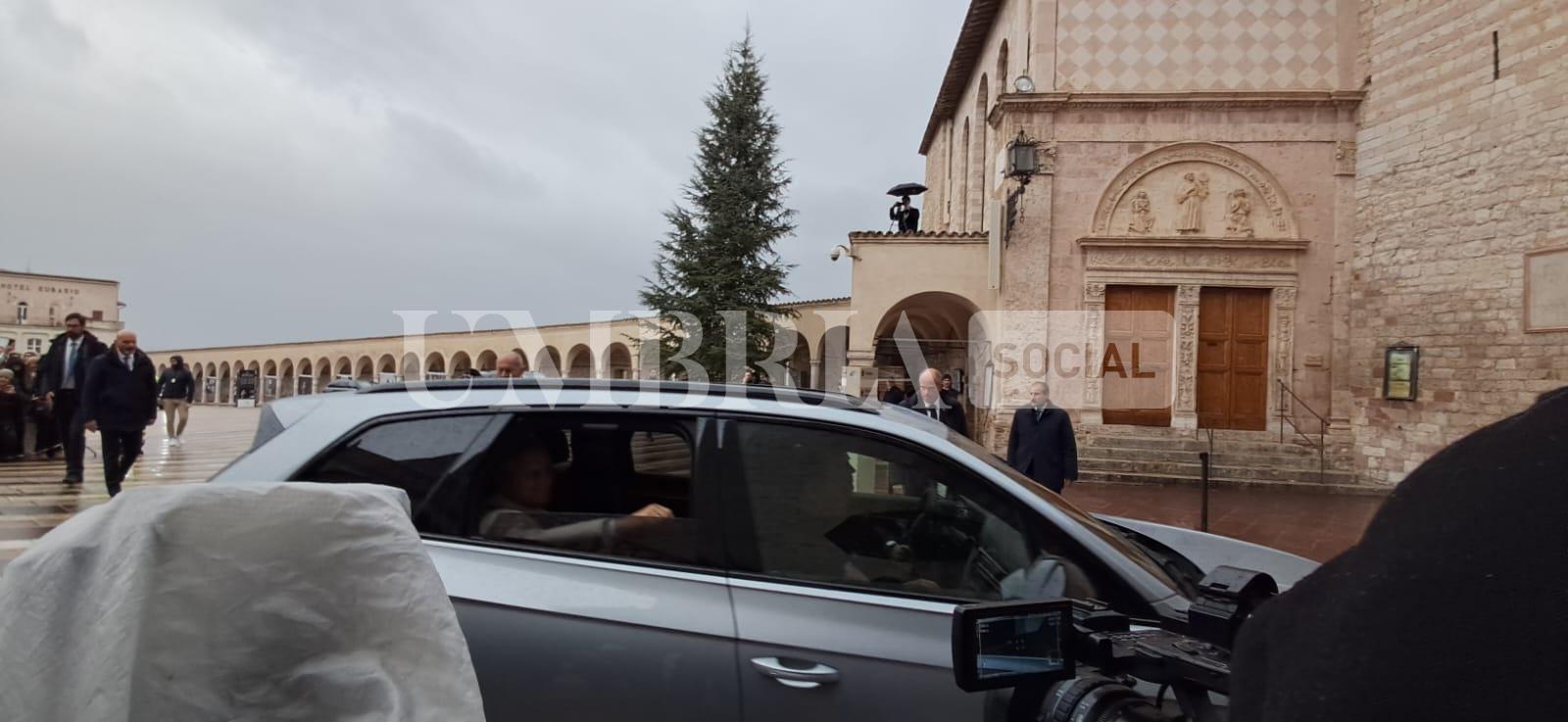 Papa Leone in Umbria: tra Assisi e Montefalco tanti fedeli per il Pontefice (foto) 28 Papa Leone in Umbria: tra Assisi e Montefalco tanti fedeli per il Pontefice (foto) 27