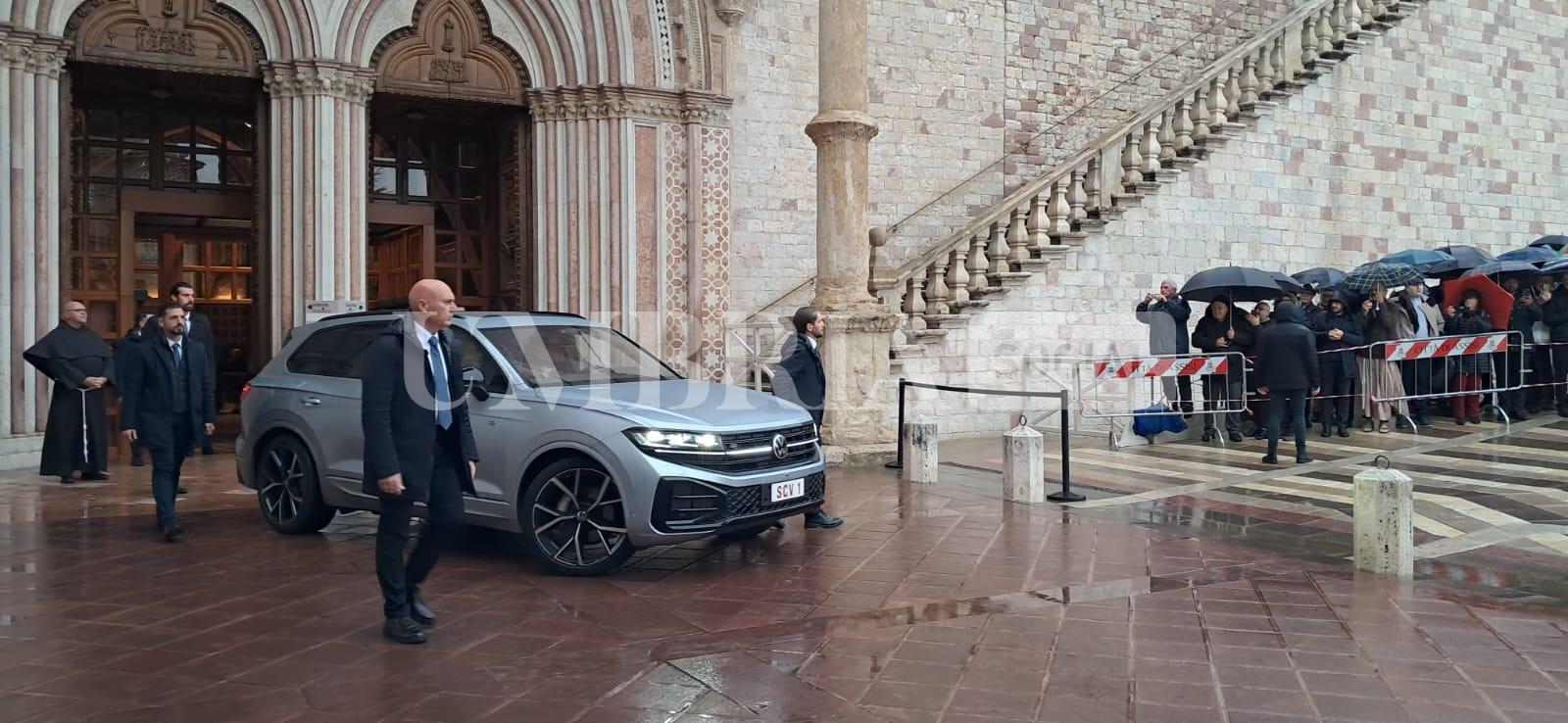 Papa Leone in Umbria: tra Assisi e Montefalco tanti fedeli per il Pontefice (foto) 48 Papa Leone in Umbria: tra Assisi e Montefalco tanti fedeli per il Pontefice (foto) 47