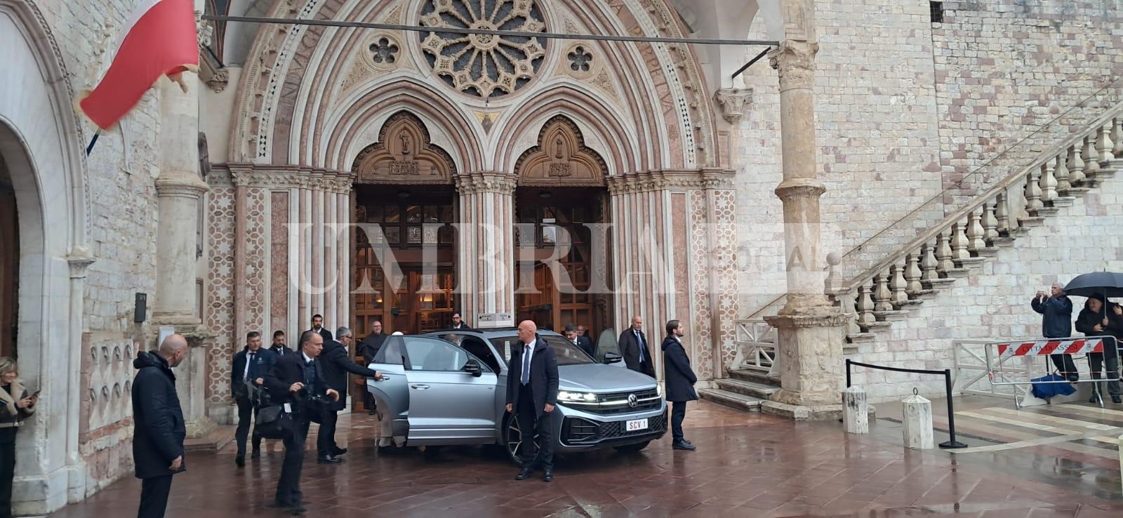 Papa Leone in Umbria: tra Assisi e Montefalco tanti fedeli per il Pontefice (foto) 50 Papa Leone in Umbria: tra Assisi e Montefalco tanti fedeli per il Pontefice (foto) 49