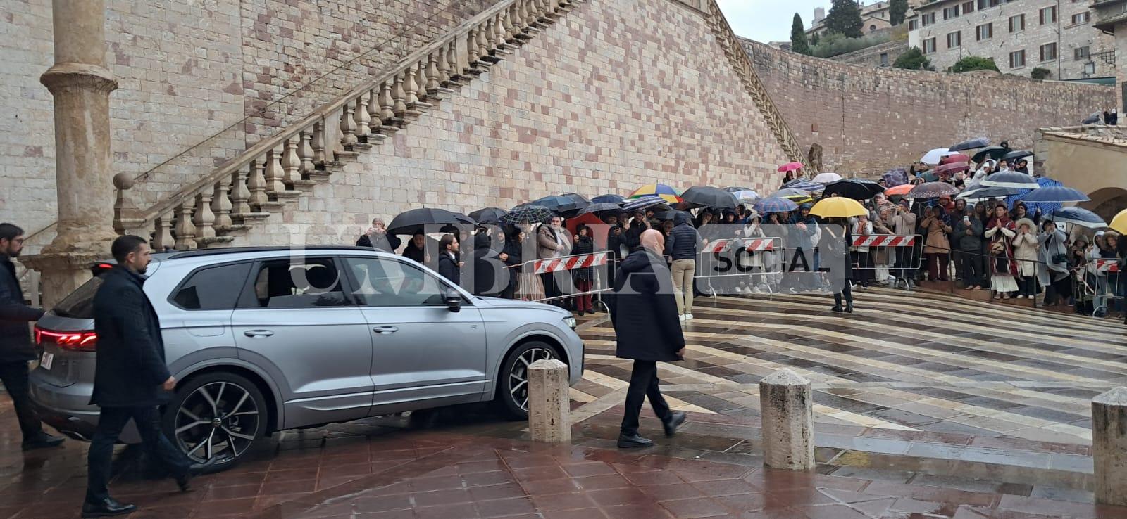 Papa Leone in Umbria: tra Assisi e Montefalco tanti fedeli per il Pontefice (foto) 52 Papa Leone in Umbria: tra Assisi e Montefalco tanti fedeli per il Pontefice (foto) 51