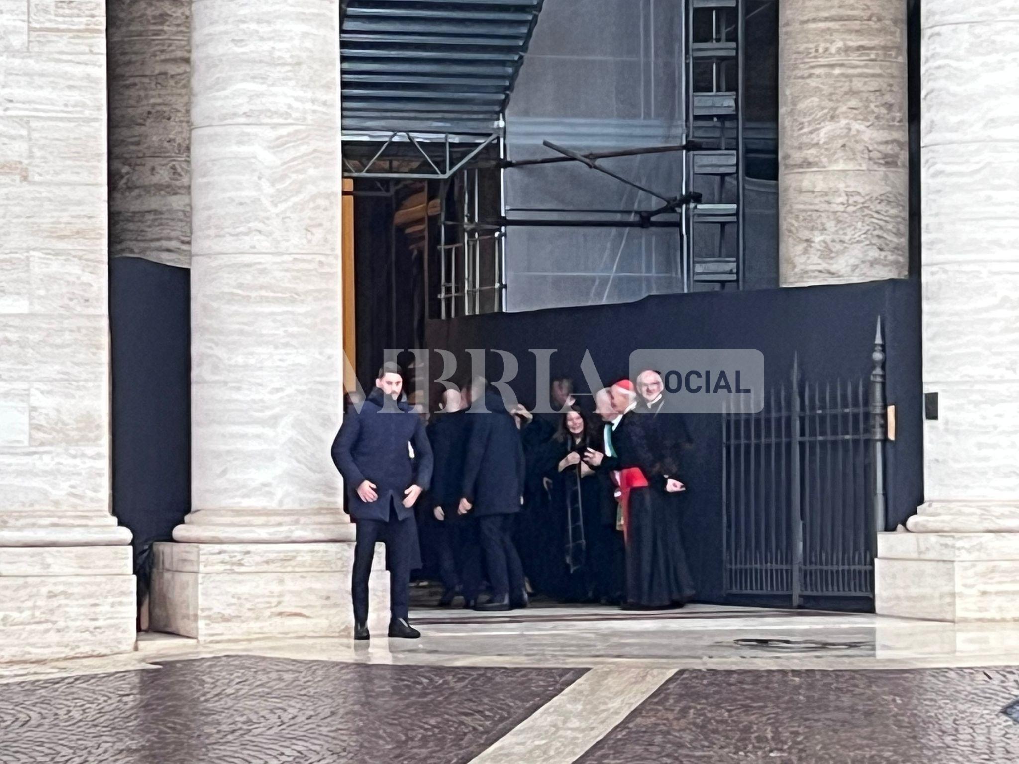 Papa Leone in Umbria: tra Assisi e Montefalco tanti fedeli per il Pontefice (foto) 70 Papa Leone in Umbria: tra Assisi e Montefalco tanti fedeli per il Pontefice (foto) 69