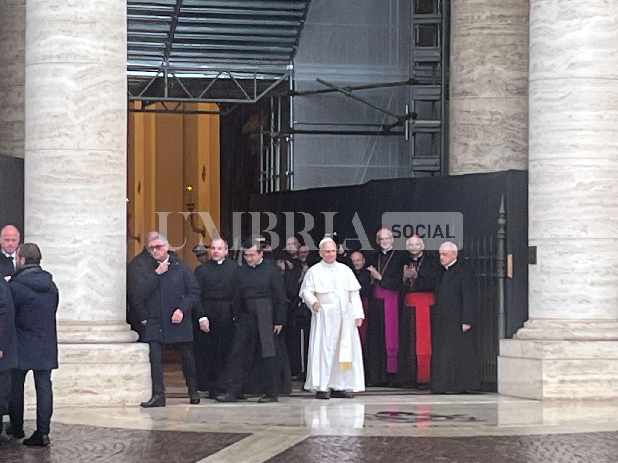 Papa Leone in Umbria: tra Assisi e Montefalco tanti fedeli per il Pontefice (foto) 74 Papa Leone in Umbria: tra Assisi e Montefalco tanti fedeli per il Pontefice (foto) 73