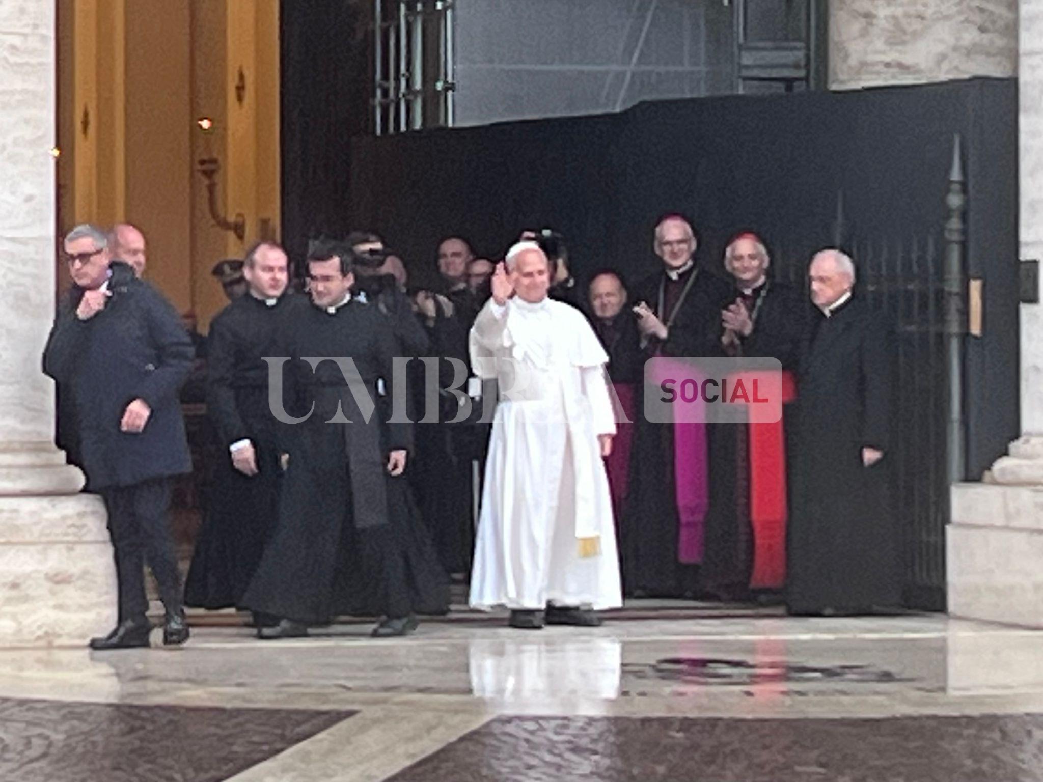 Papa Leone in Umbria: tra Assisi e Montefalco tanti fedeli per il Pontefice (foto) 76 Papa Leone in Umbria: tra Assisi e Montefalco tanti fedeli per il Pontefice (foto) 75