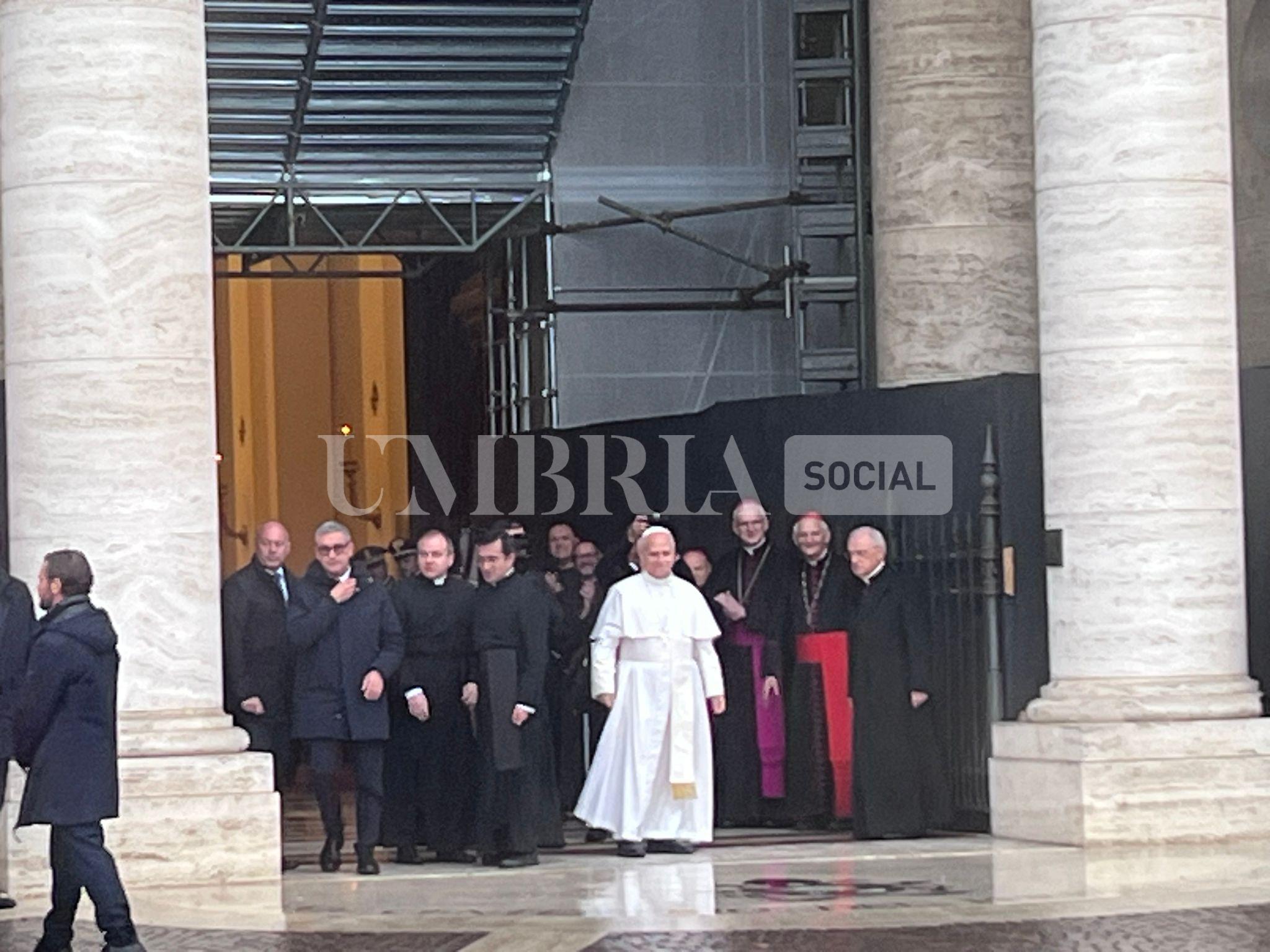 Papa Leone in Umbria: tra Assisi e Montefalco tanti fedeli per il Pontefice (foto) 80 Papa Leone in Umbria: tra Assisi e Montefalco tanti fedeli per il Pontefice (foto) 79