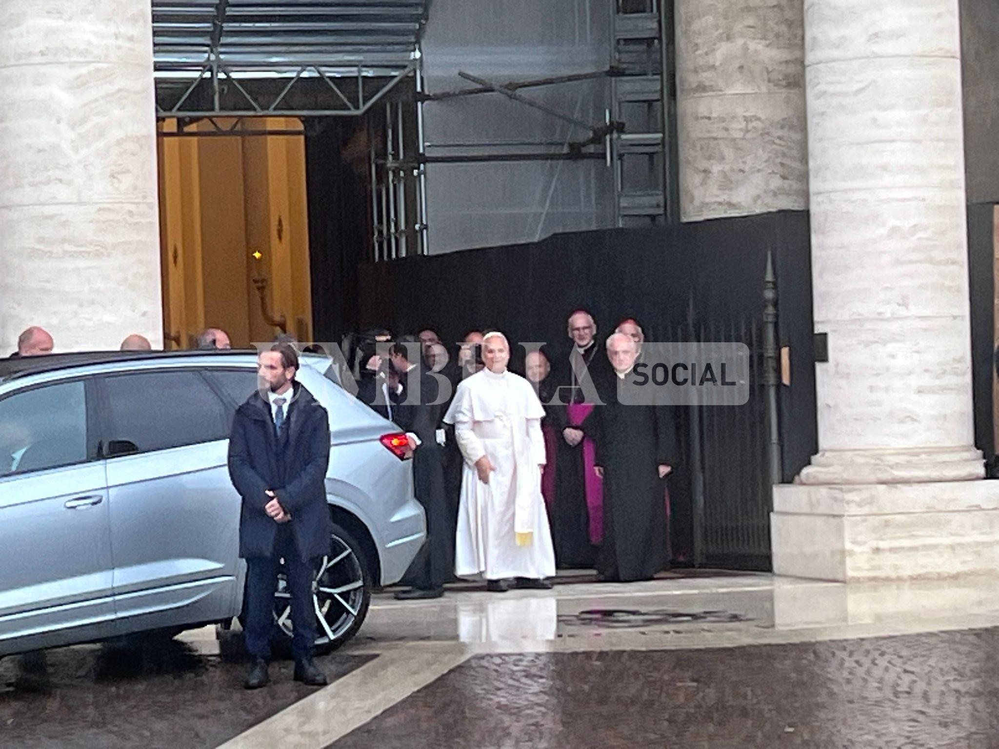 Papa Leone in Umbria: tra Assisi e Montefalco tanti fedeli per il Pontefice (foto) 82 Papa Leone in Umbria: tra Assisi e Montefalco tanti fedeli per il Pontefice (foto) 81