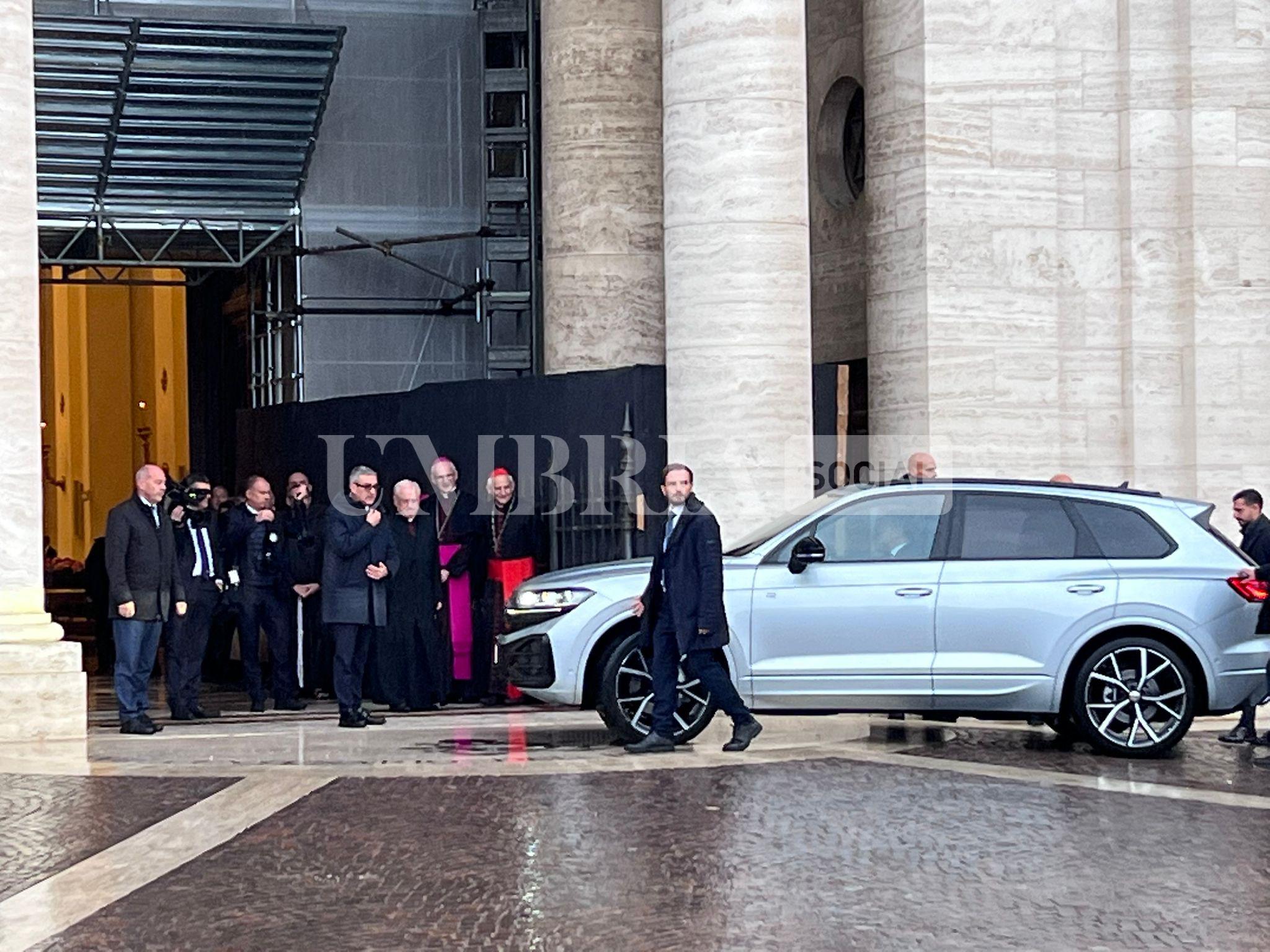 Papa Leone in Umbria: tra Assisi e Montefalco tanti fedeli per il Pontefice (foto) 84 Papa Leone in Umbria: tra Assisi e Montefalco tanti fedeli per il Pontefice (foto) 83