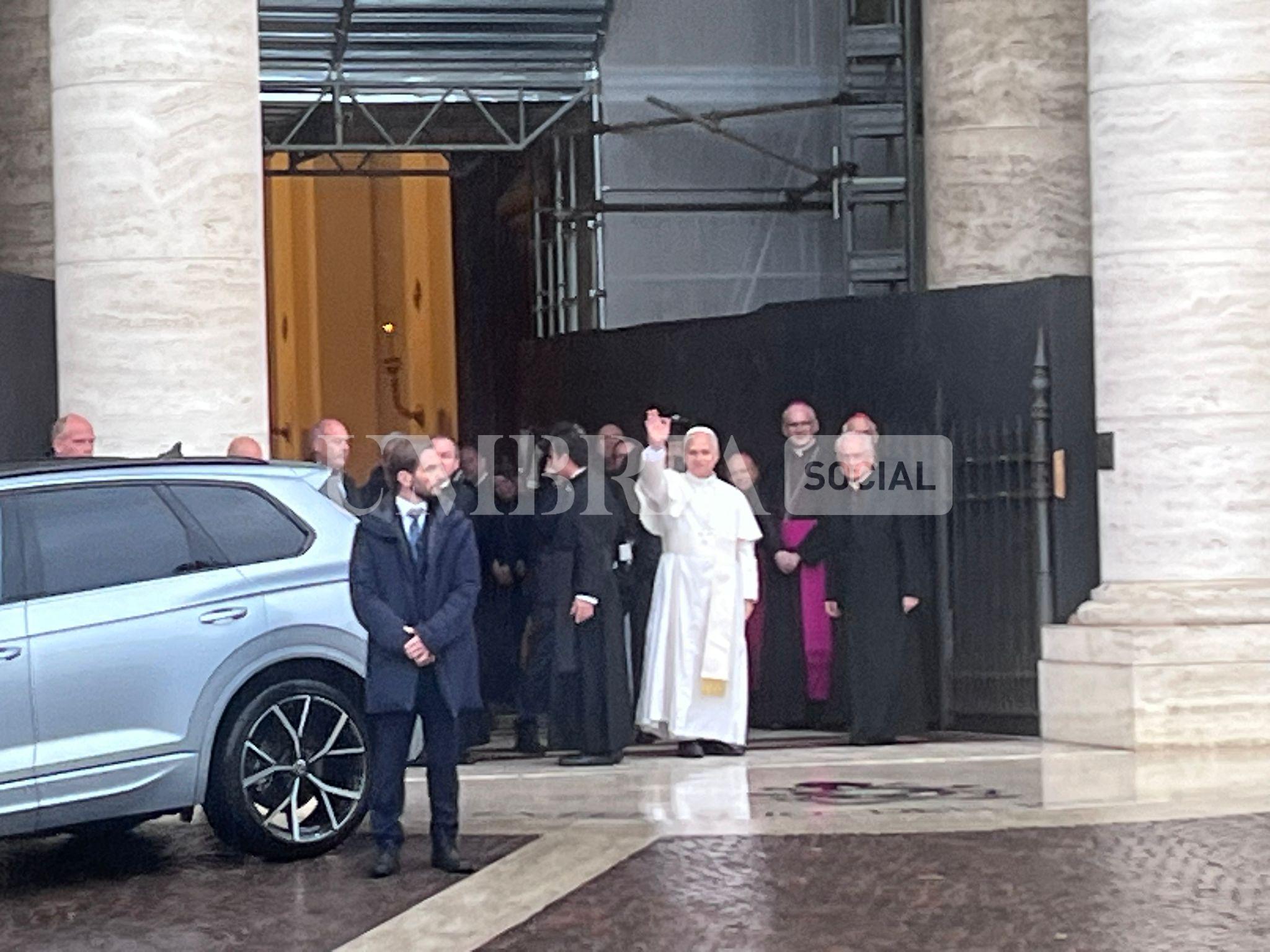 Papa Leone in Umbria: tra Assisi e Montefalco tanti fedeli per il Pontefice (foto) 88 Papa Leone in Umbria: tra Assisi e Montefalco tanti fedeli per il Pontefice (foto) 87