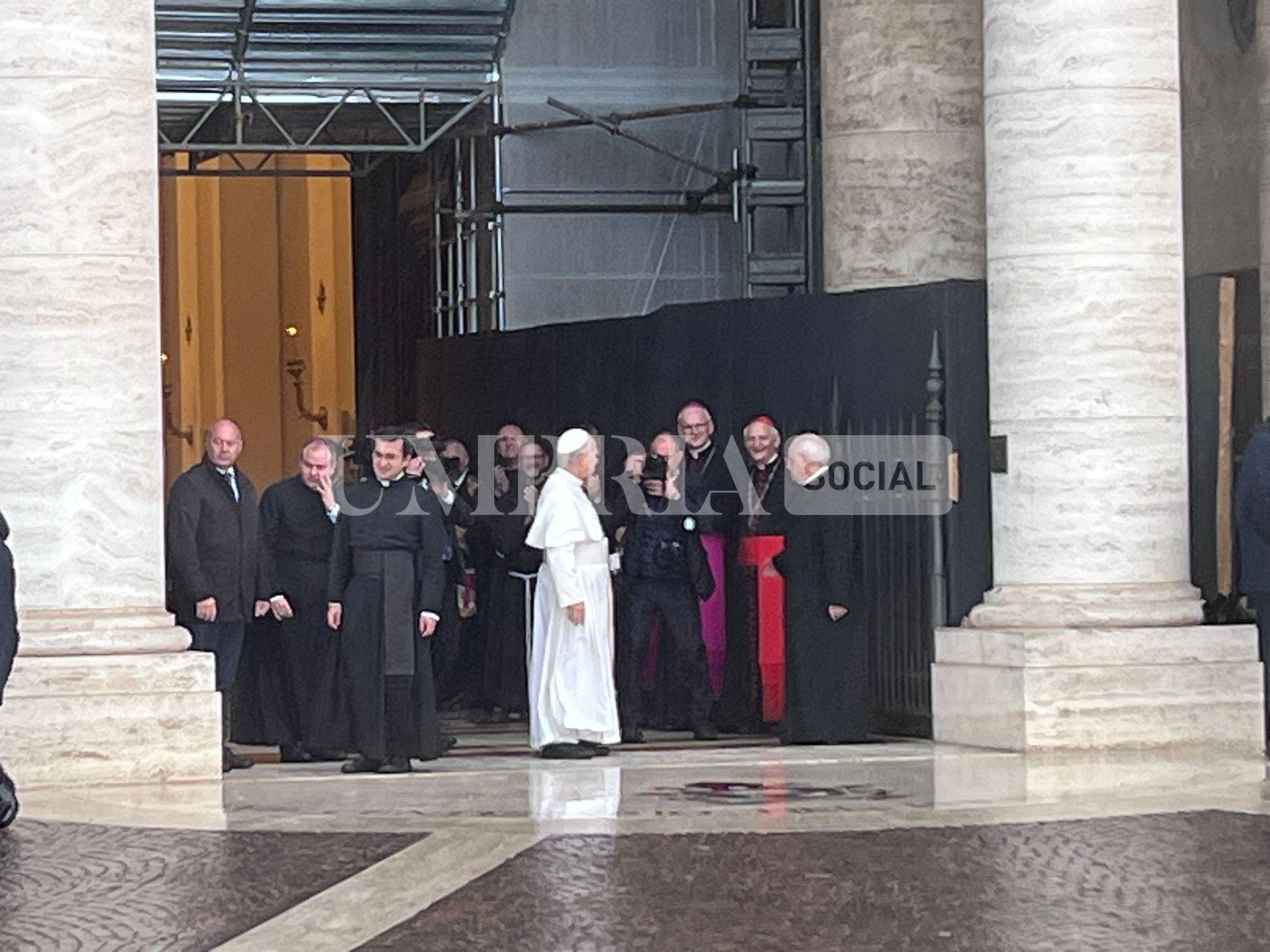 Papa Leone in Umbria: tra Assisi e Montefalco tanti fedeli per il Pontefice (foto) 90 Papa Leone in Umbria: tra Assisi e Montefalco tanti fedeli per il Pontefice (foto) 89